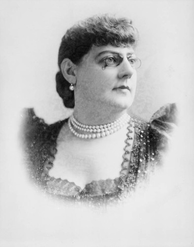 Arabella Huntington wearing pearls