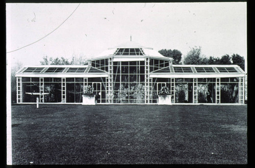 Aviary of the San Marino ranch, circa 1915