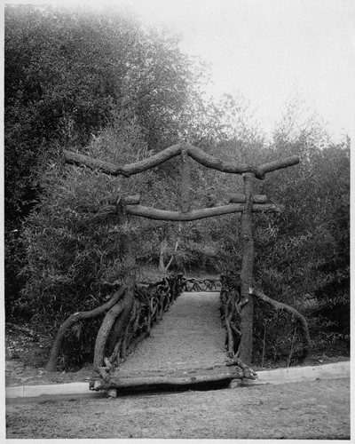 Entry gate to Japanese garden, 1913-1915
