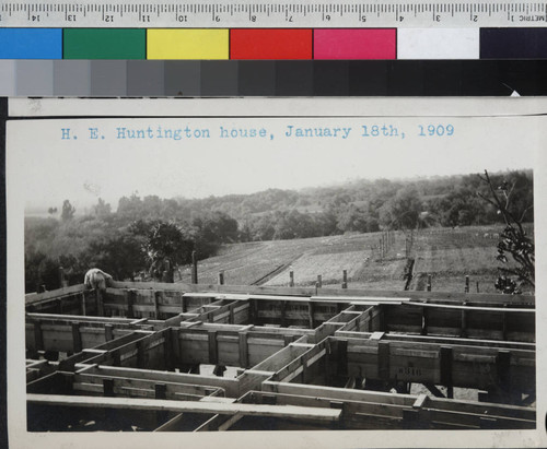 Huntington residence under construction, January 18 1909
