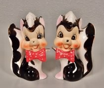 Skunks salt & pepper shakers