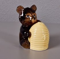 Bear and beehive salt & pepper shaker