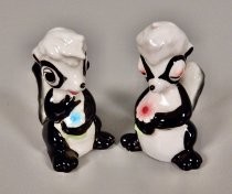 Skunks salt & pepper shakers