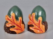 Acorns salt & pepper shakers