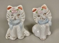 White cats salt & pepper shakers