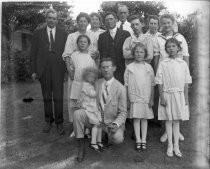 Family portrait with many children, c. 1912