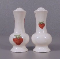 Strawberries salt & pepper shakers