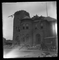 Earthquake damage to Post Office building