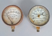 Pressure sprayer gauges