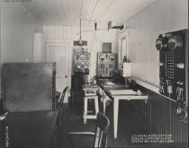 Naval radio station installation, Avalon, Catalina Island, opreating room, Nov. 1919