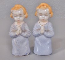 Praying girls salt & pepper shakers