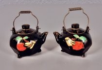 Teakettle salt & pepper shakers