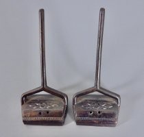 Floor sweepers salt & pepper shakers