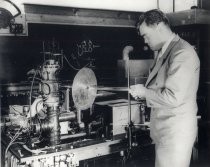 William W. Hansen working in Varian laboratory