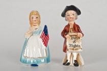 Colonial people salt & pepper shakers