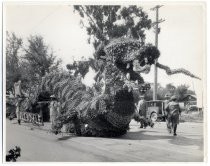 Glendale's Fiesta de las Rosas dragon float, 1927