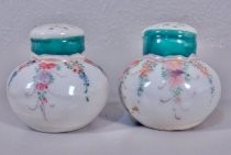 Flowery salt & pepper shakers