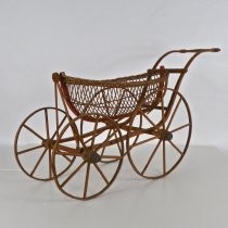 Wicker doll carriage