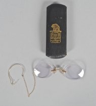 PInce-nez with gold chain