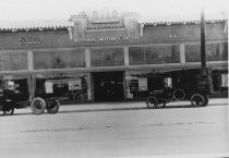 Mission Motor Car Company, 1910s automobiles parked in front