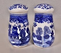 Salt & pepper shakers