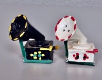 Victrolas salt & pepper shakers