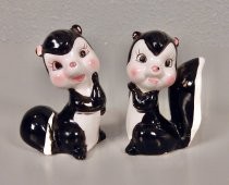 Skunks salt & pepper shakers