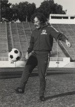 San Jose Earthquakes player Davie Kemp juggling a ball