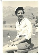 Charlotte Kelley with golf trophy