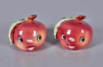 Apples salt & pepper shakers