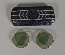 Clip-on sunglasses