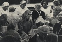 Women cutting fruit at Glorietta Foods