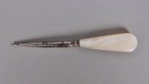 Crochet hook with mother of pearl handle