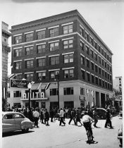 Crowd on corner near Anita building, Florsheim Shoes