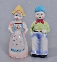 Figurines salt & pepper shakers