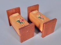 Twin beds salt & pepper shakers