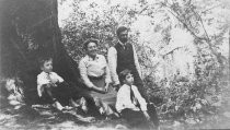 John & Nellie Hansen with Carl and Theodore