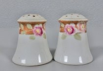 Roses salt & pepper shakers