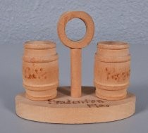 Barrels salt & pepper shakers