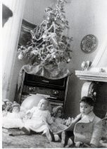 Children with Christmas tree