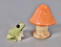 Frog and toadstool salt & pepper shakers