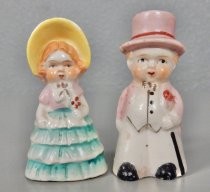 Figurines salt & pepper shakers