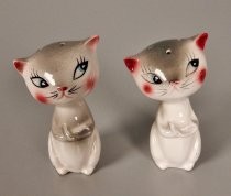 Suspicious cats salt & pepper shakers