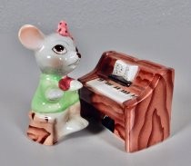 Piano playing mouse salt & pepper shakers