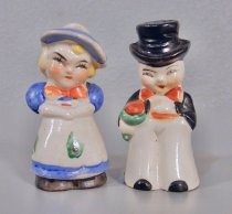 Figurines salt & pepper shakers