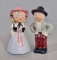 "French Sweethearts" salt & pepper shakers