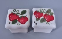 Boxes with strawberries salt & pepper shakers