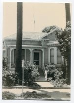 One-story Victorian bungalow