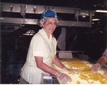 Beatrice Sanchez sorting grapes at Del Monte Plant #3