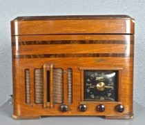 Zenith Model 6R684 broadcast receiver and phonograph